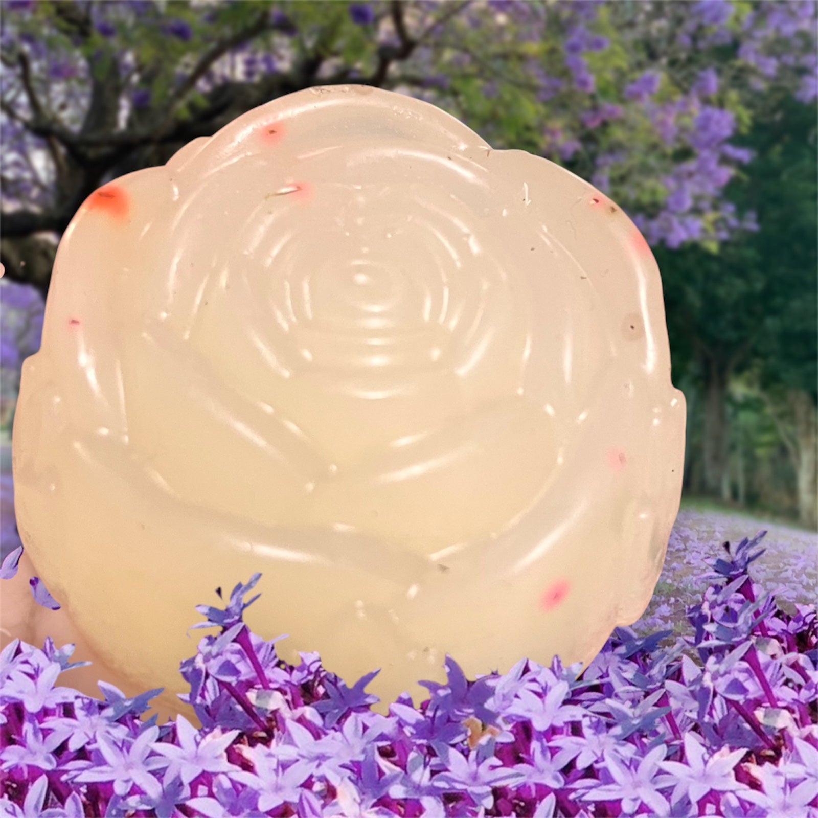 🌸 Glowin صابونة اللافندر الطبيعية 🌸 Glow Naturally – استرخي، دلّعي بشرتك، وعيشِي لحظة الصفاء