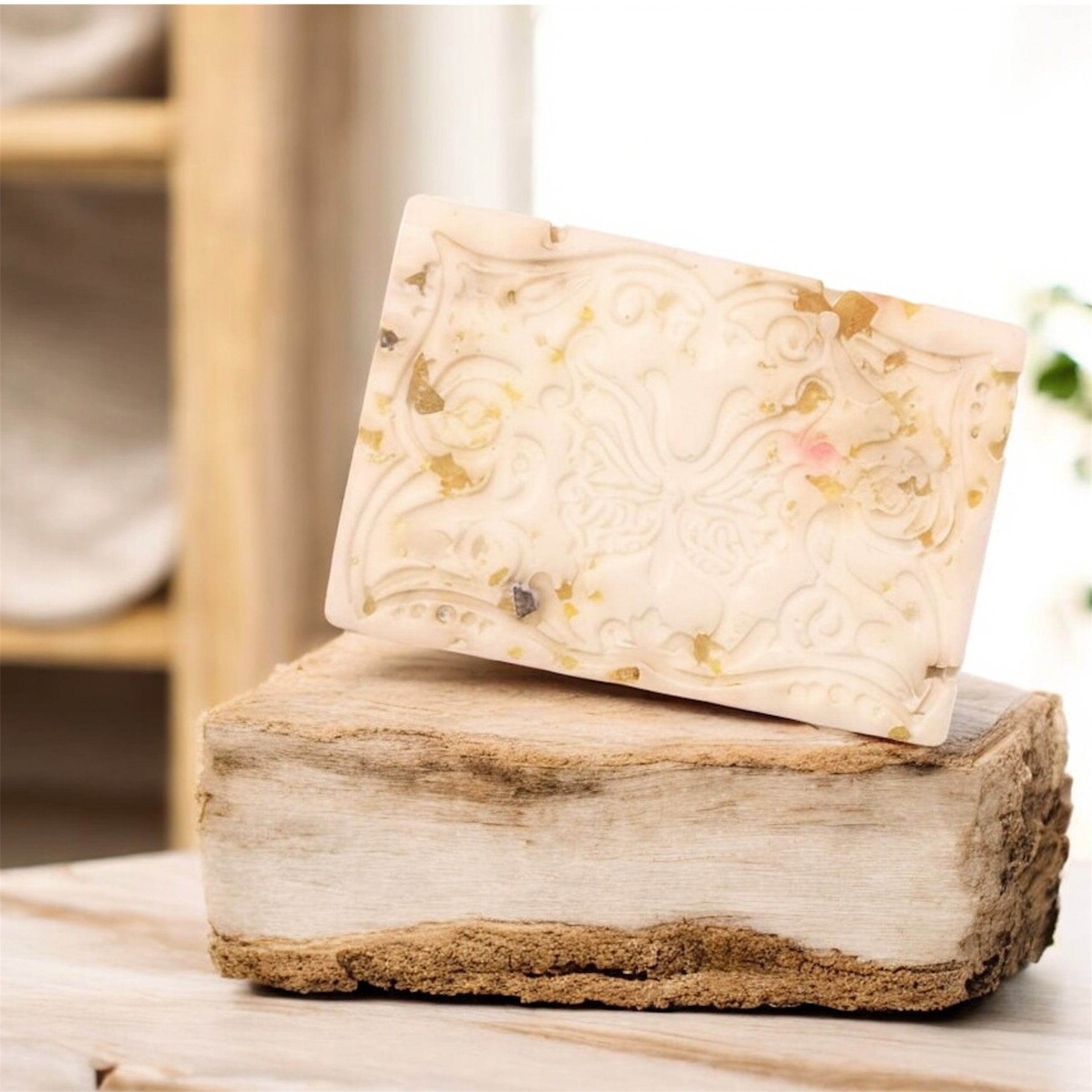 Glowin Frankincense Soap – صابونه لبان الدكر الطبيعي